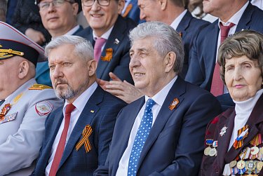 Оренбуржцы отмечают главный праздник страны